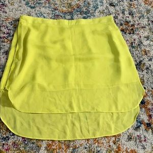 Yellow short skirt